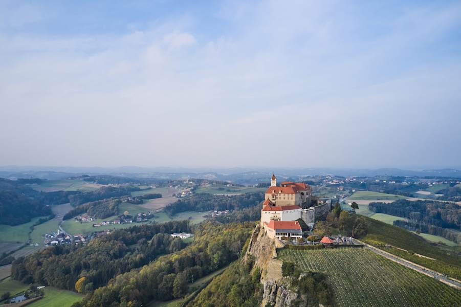 Die Riegersburg in der Steiermark steht auf einem Vulkanfelsen.