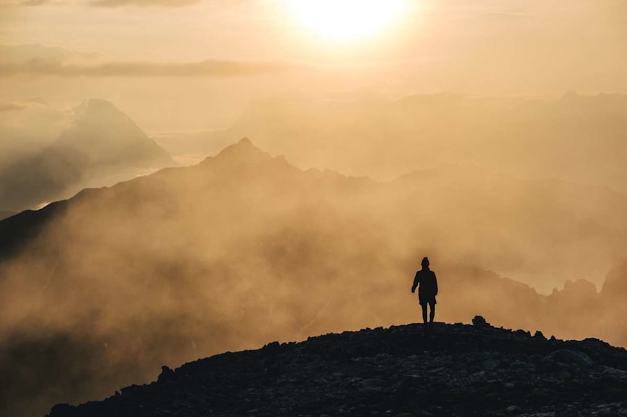 Helena am Gipfel des großen Solstein.