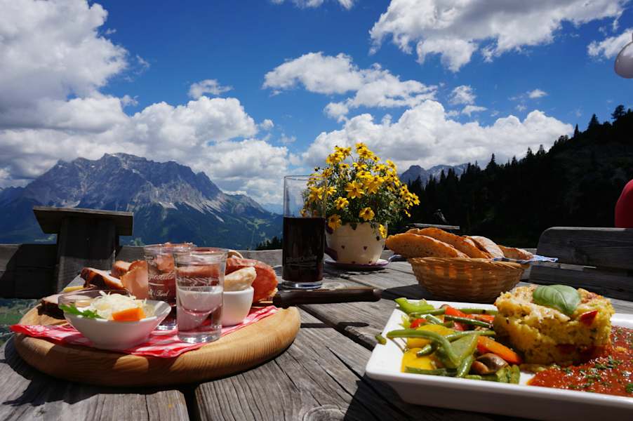 Heimische Köstlichkeiten auf der Wolfratshauser Hütte