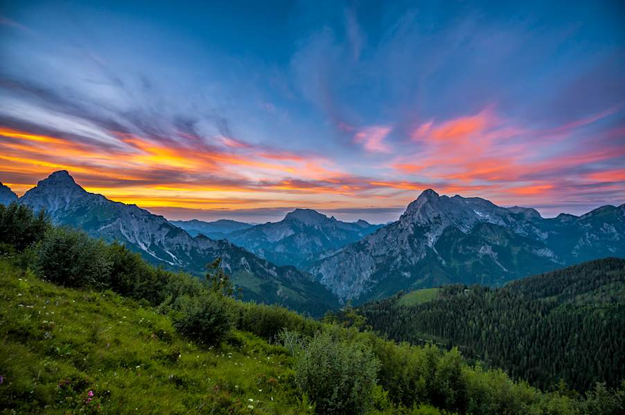 Besser geht’s nicht. Totenköpfl, Reichenstein und Ödstein bedeckt von leuchtenden Wolken