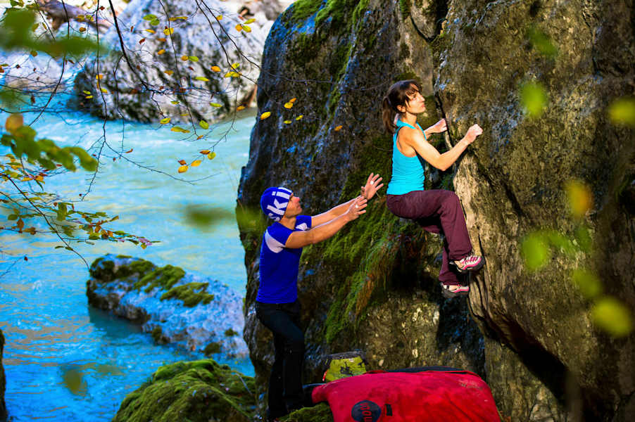 Bouldermatten und Klettern in Absprunghöhe schützen vor harten Stürzen