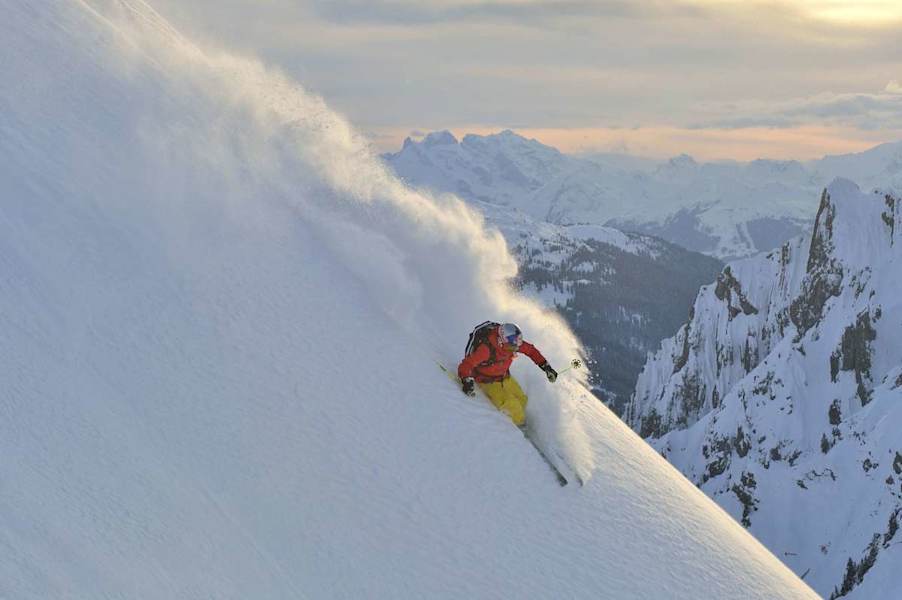 Nadine Wallner beim Freeriden am Arlberg