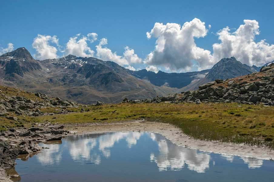 Im Nedersee spiegeln sich die Wolken