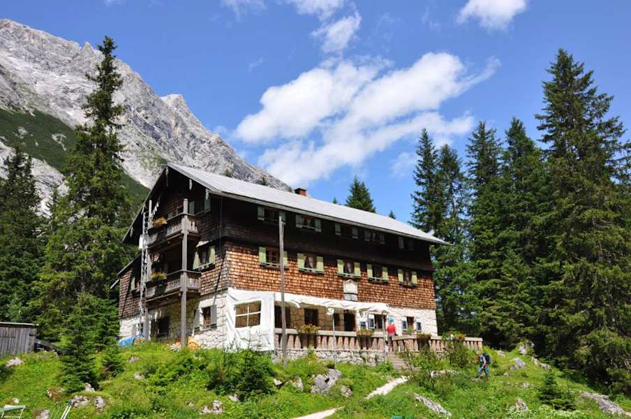 Die Reintalangerhütte im Wettersteingebirge in Bayern (Deutschland)