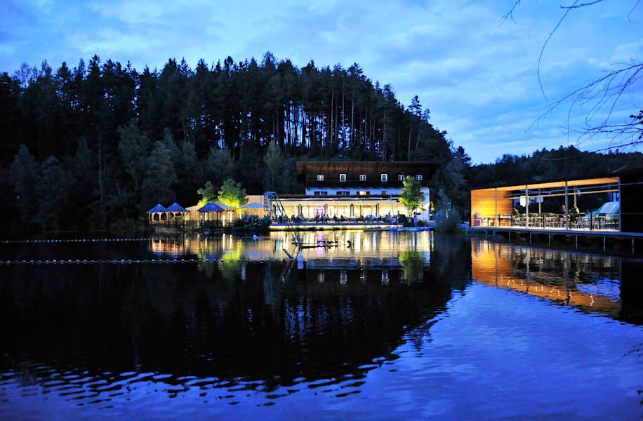 Restaurant mit Seeterrasse am Natterer See