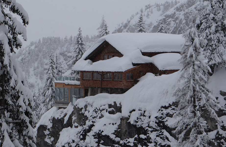 Dolomitenhütte im Winter