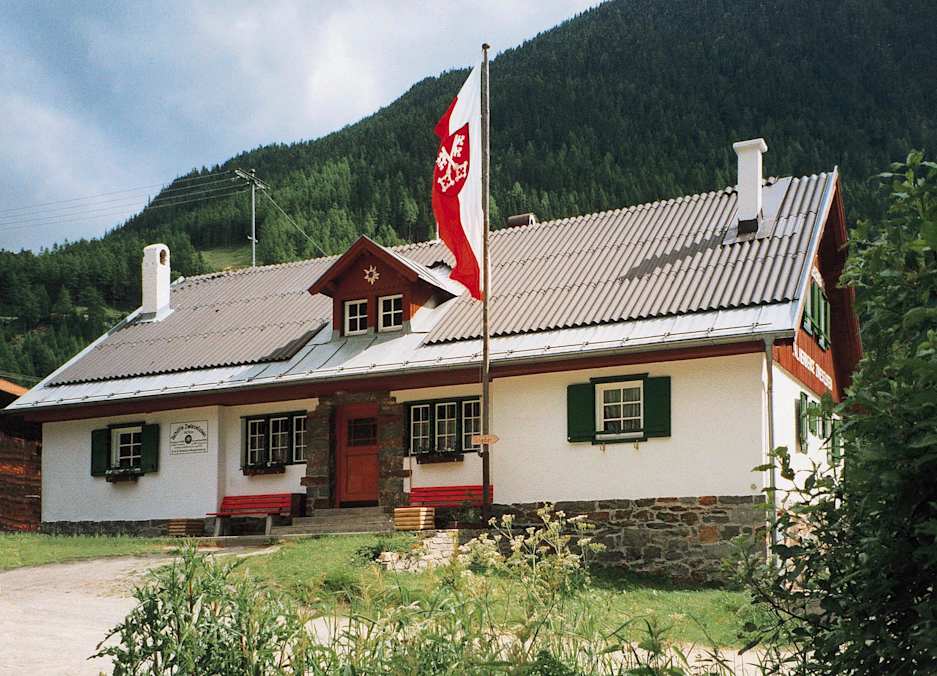 Die Talhütte Zwieselstein liegt in der Tiroler Ortschaft Zwieselstein zwischen Sölden und Gurgl in den Ötztaler Alpen. 