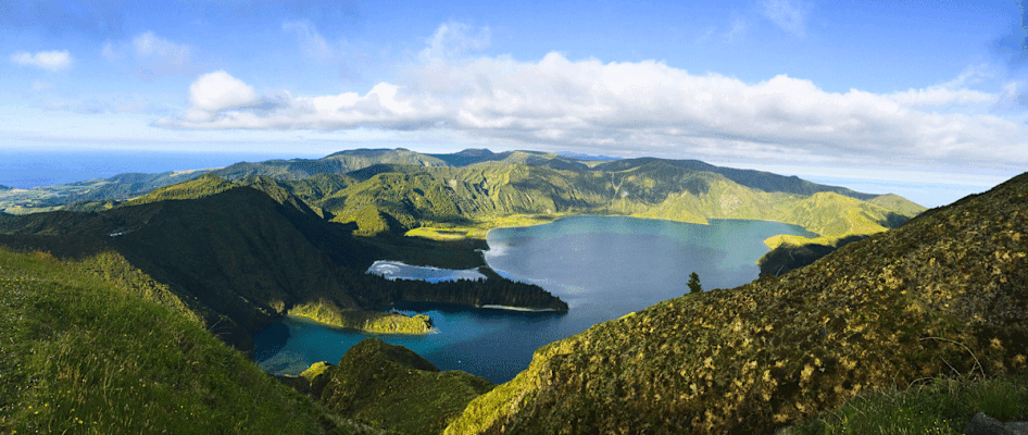 Der Kratersee Lagoa di Fogo auf der Azoreninsel Sao Miguel