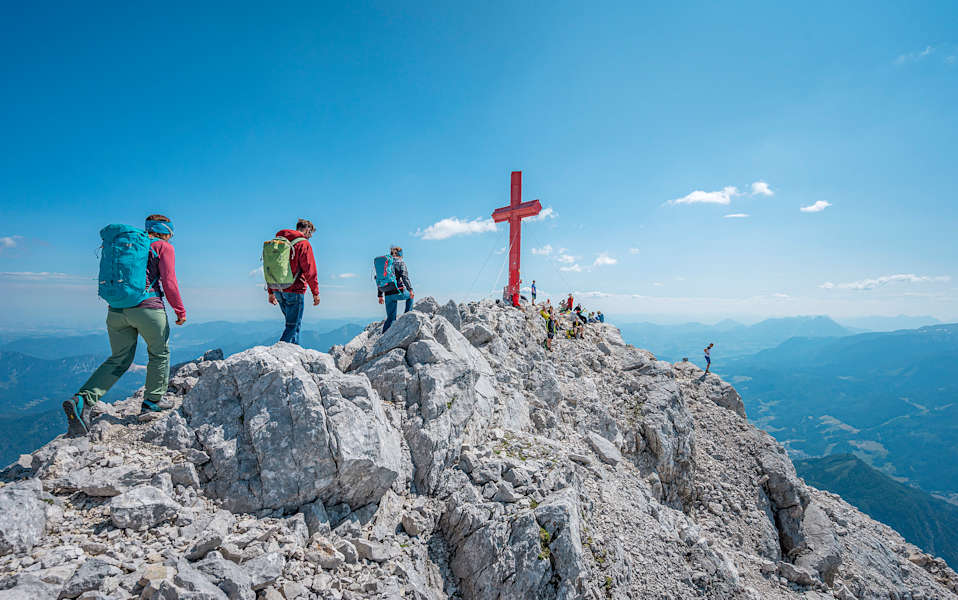 Auf den letzten Metern zum Gipfelkreuz des Großen Priel