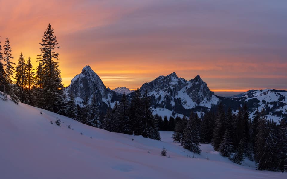 Wundervolle Sonnenuntergangsstimmung in Ibergeregg, Kanton Schwyz