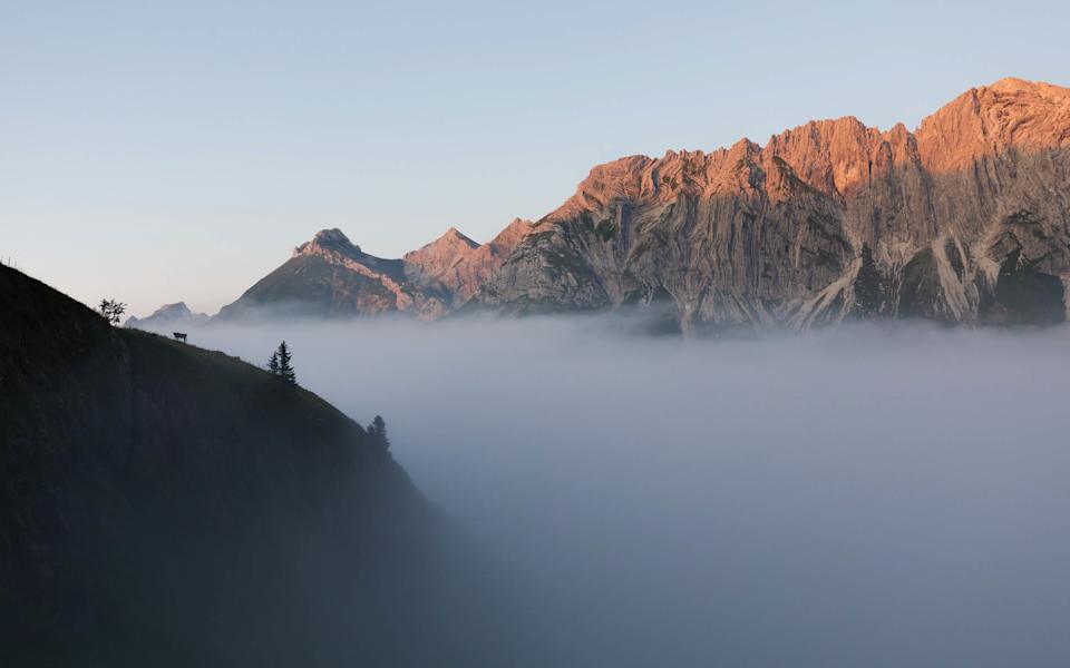 Herbstliches Wolkenspiel im malerischen Bärgündeletal