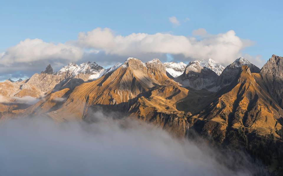 Ausblick auf den Allgäuer Hauptkamm von der Mindelheimer Hütte (2.0133 m)