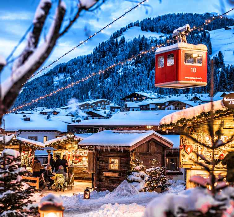 Weihnachtsdorf in Wolkenstein, Südtirol.