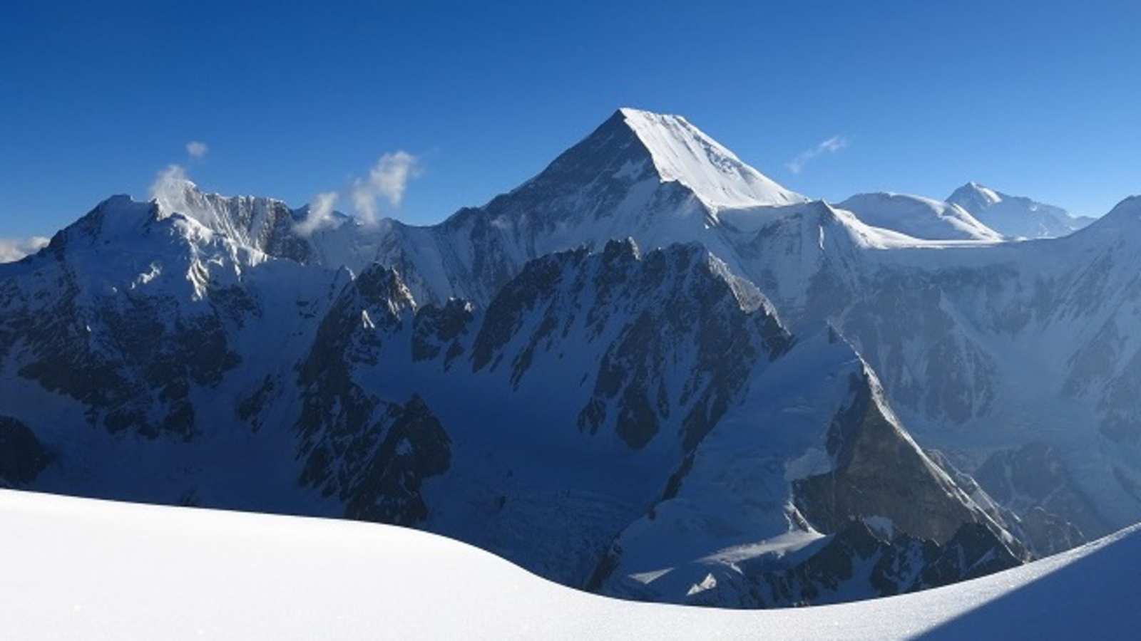 Die Chogolisa im Karakorum, von Süden