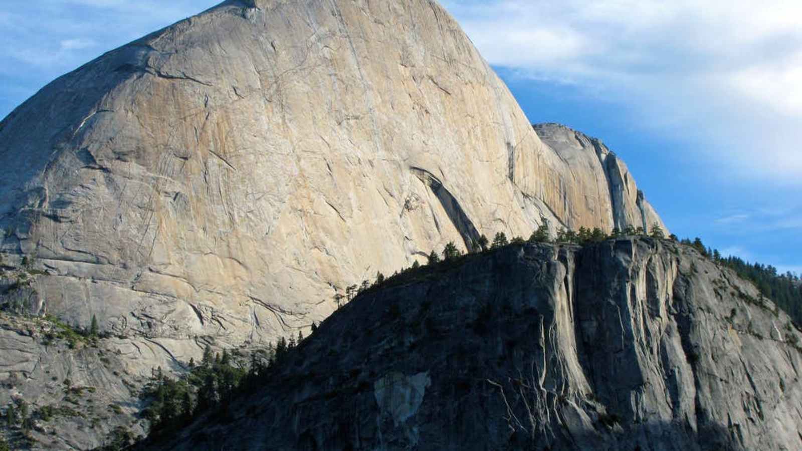 Der Half Dome im kalifornischen Yosemite Valley, von Südosten