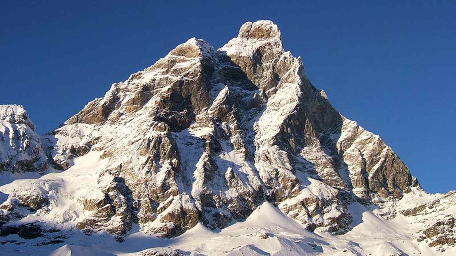 Das Matterhorn (4.478 m) in den Walliser Alpen