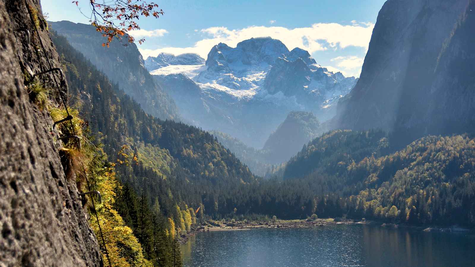 Laserer Alpin-Steig mit Blick auf Gosausee und Dachstein