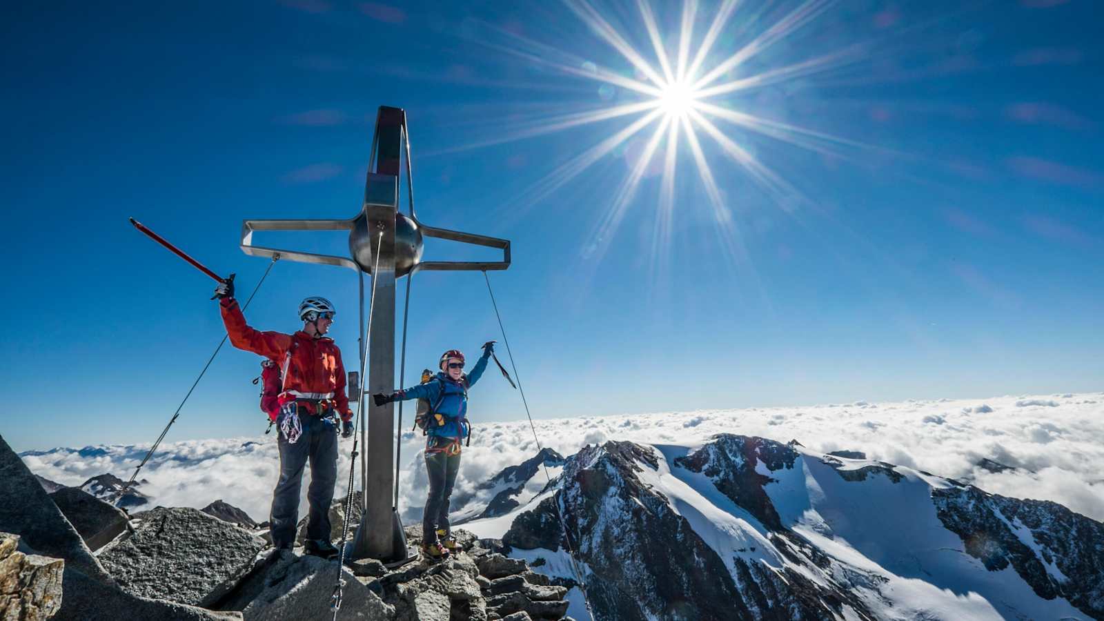 Am Gipfel des Zuckerhütls (3.507 m), dem höchsten Berg der Stubaier Alpen