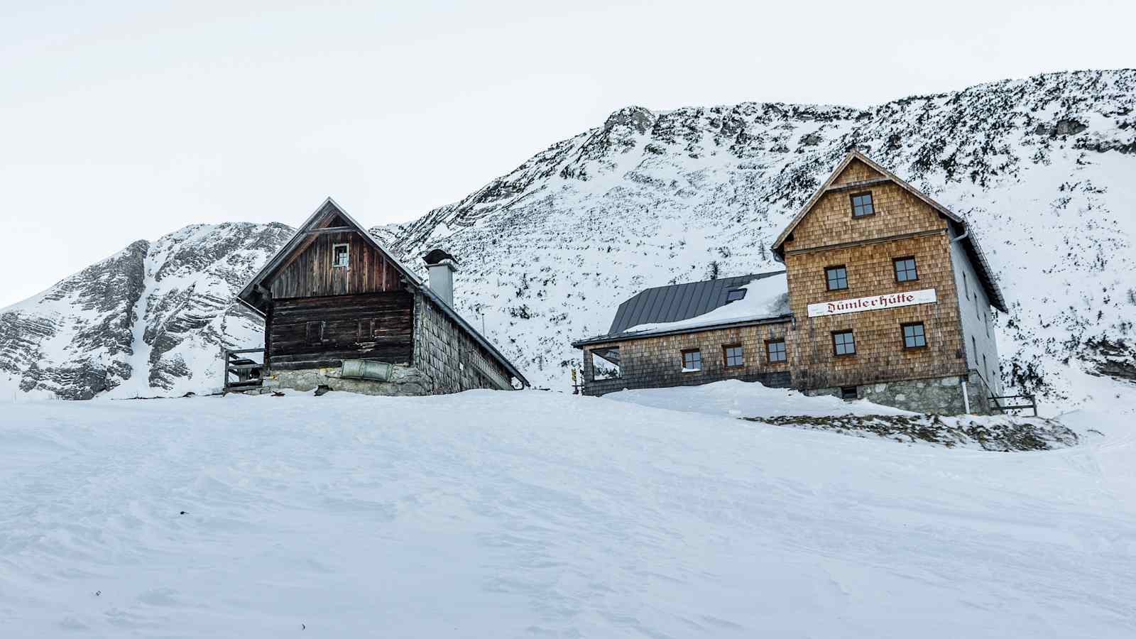 Dümlerhütte im Winter