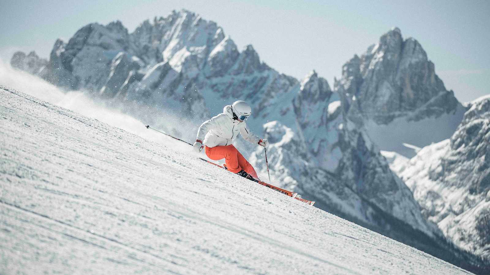 Skifahren im Angesicht der Dolomiten