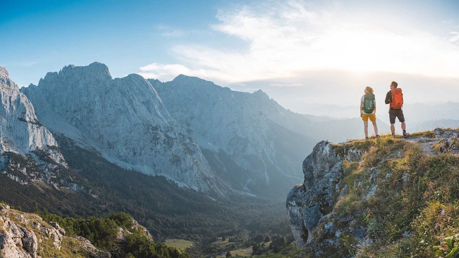 Immer wieder bieten sich am Weitwanderweg Kaiserkrone traumhafte Ausblicke wie dieser.