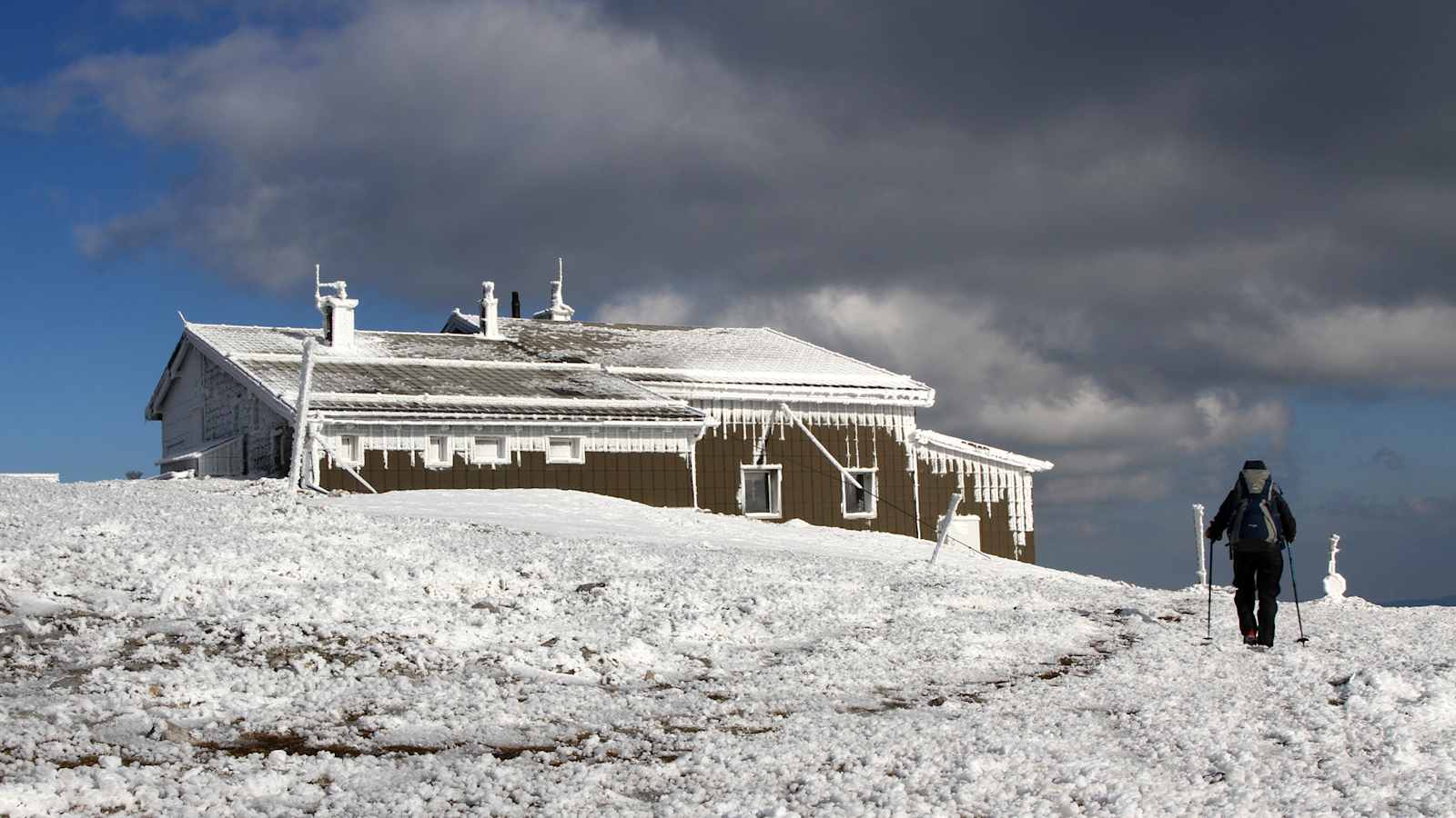 Fischerhütte am Gipfel des Schneebergs im Winter