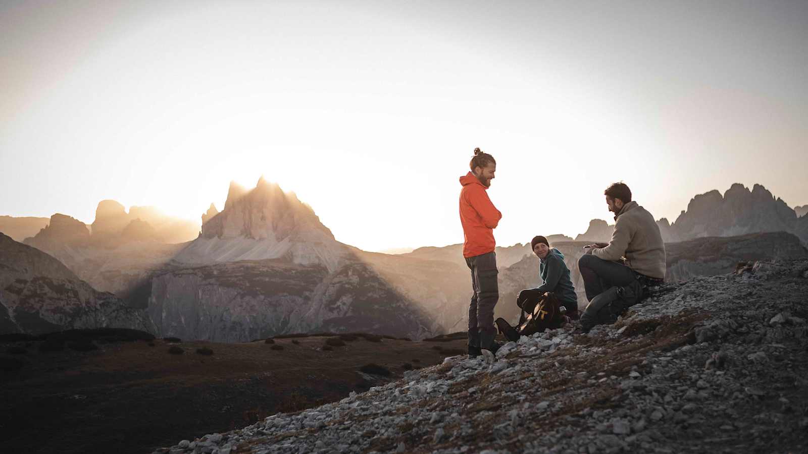 Sonnenaufgang über dem Naturpark Drei Zinnen