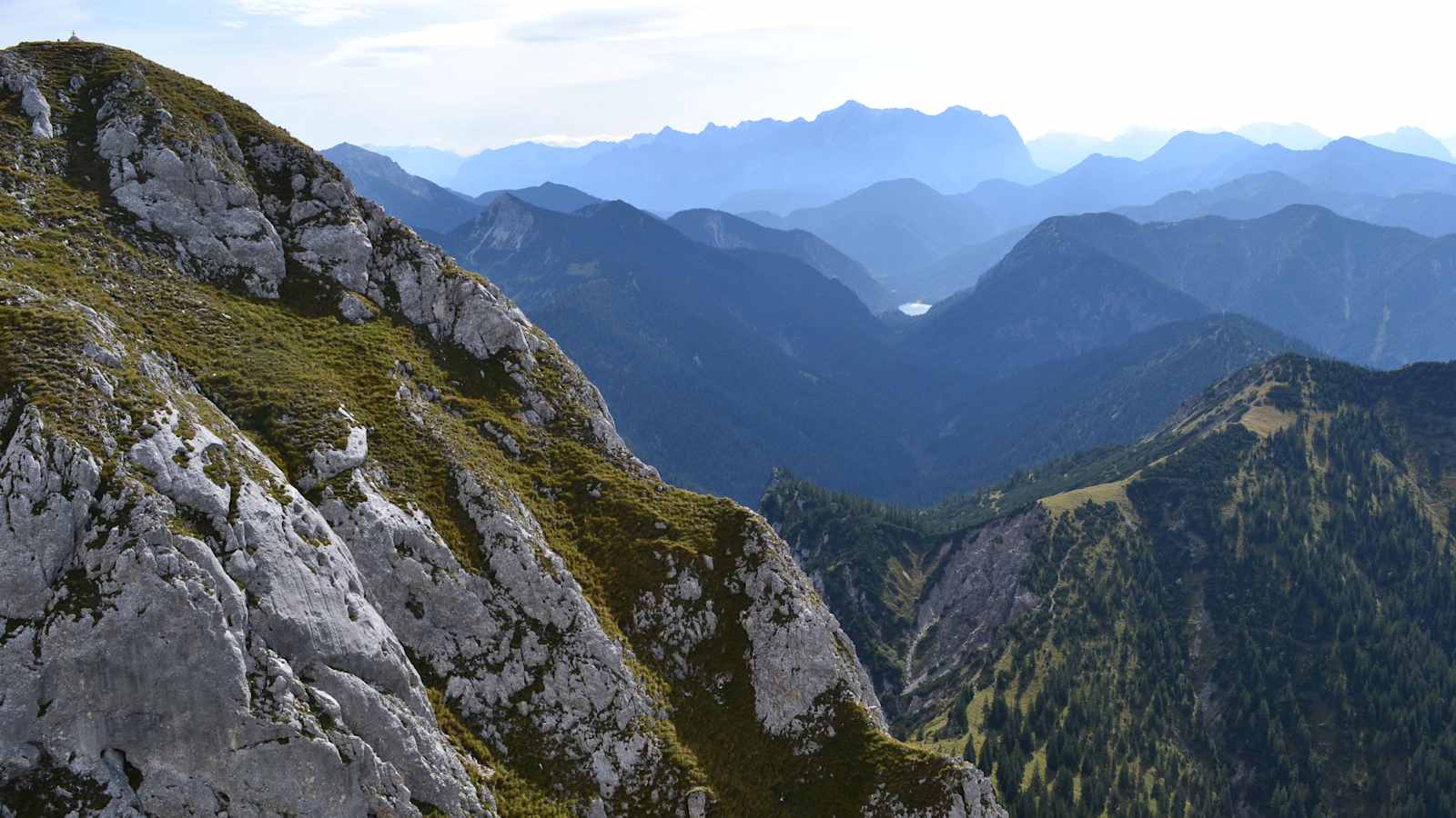 Allgäu: Blick über den Plansee zur Zugspitze