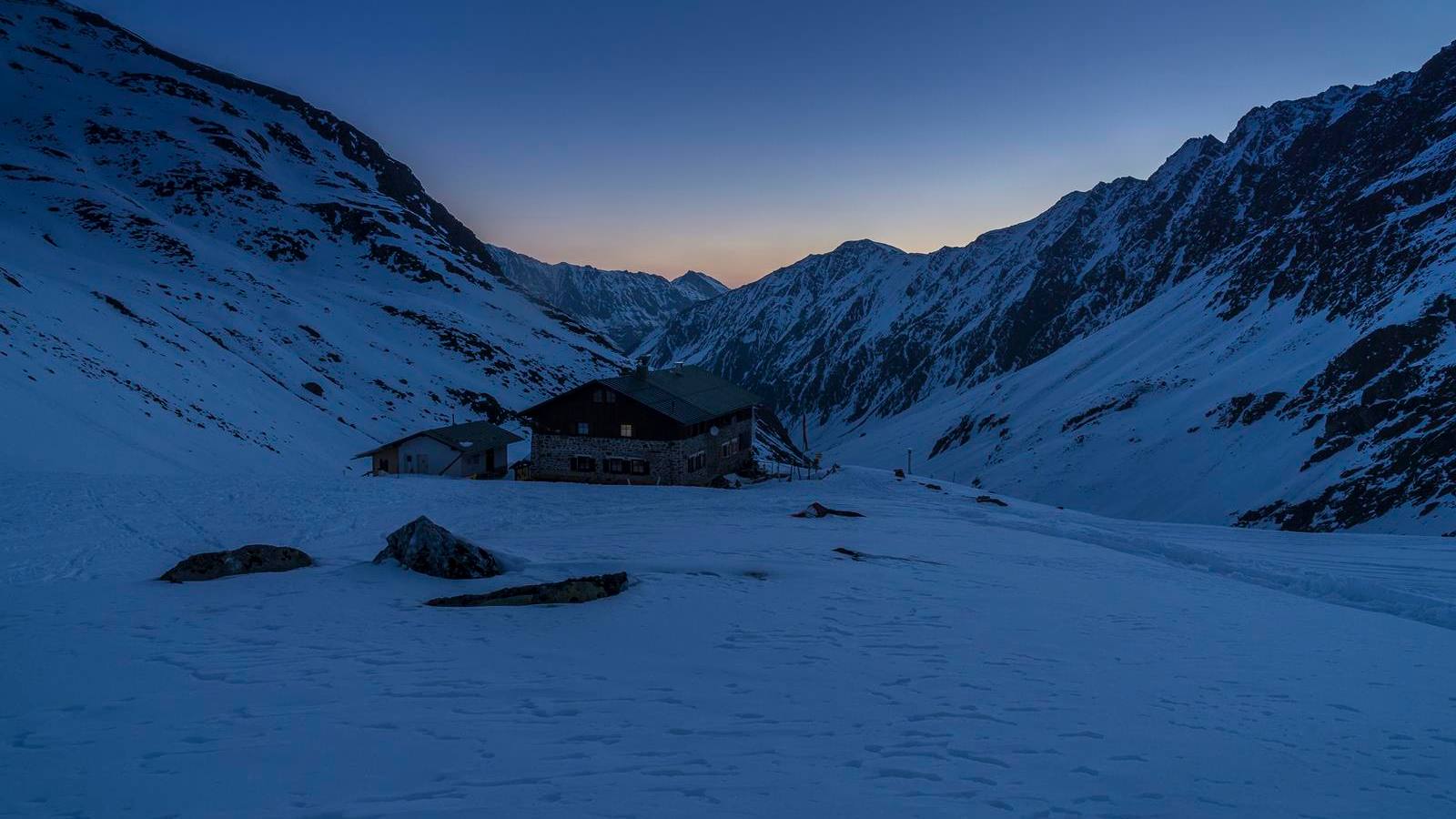 Schneeschuhtour Pforzheimer Hütte, Stubaier Alpen, Tirol