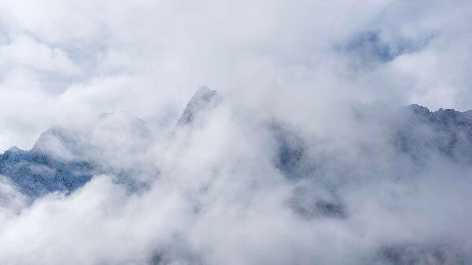 In Wolken & Nebel gehüllt: Der Waxenstein