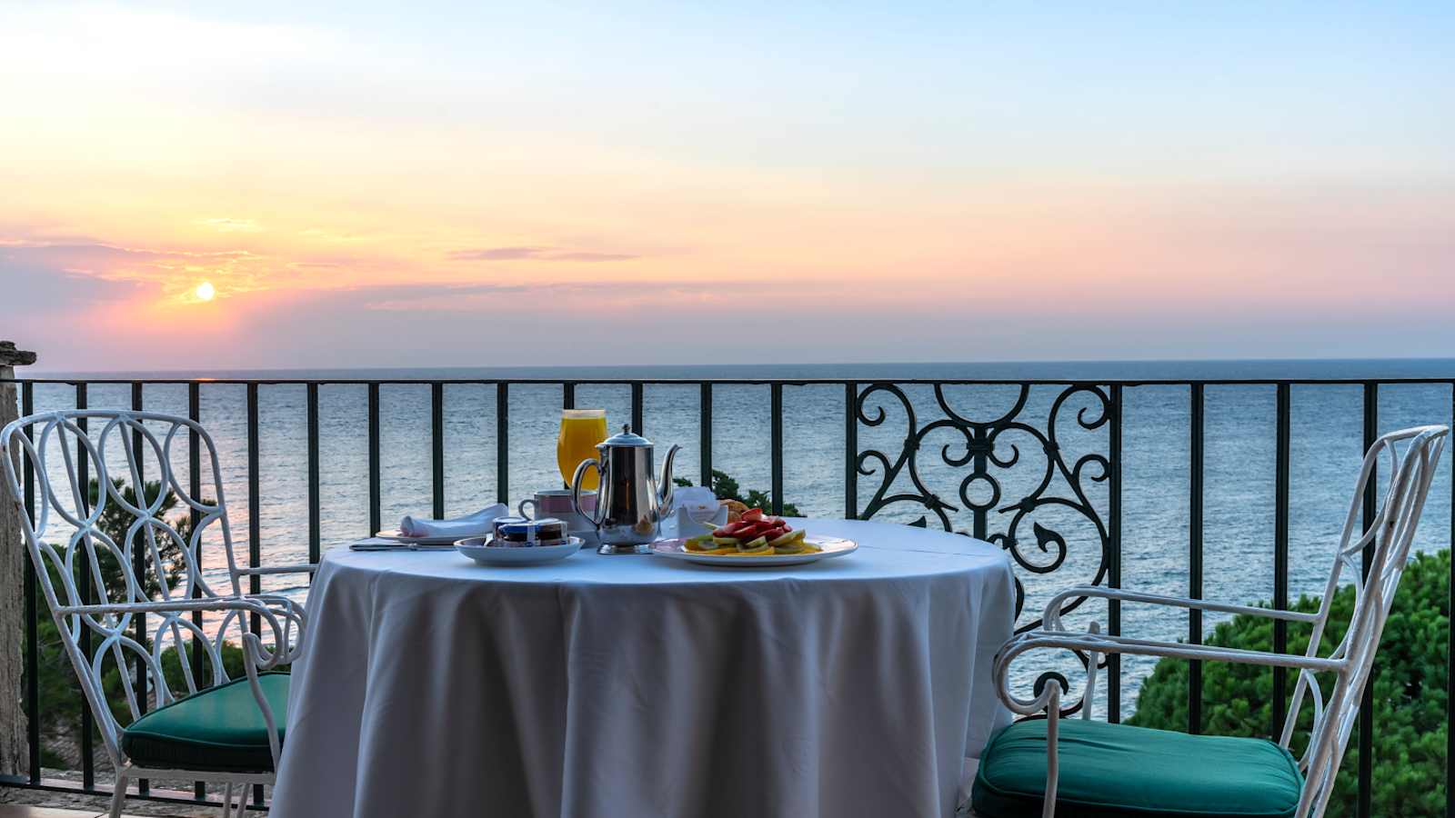 Sonnenaufgang auf dem Balkon im Hostal de la Gavina in S'Agaró