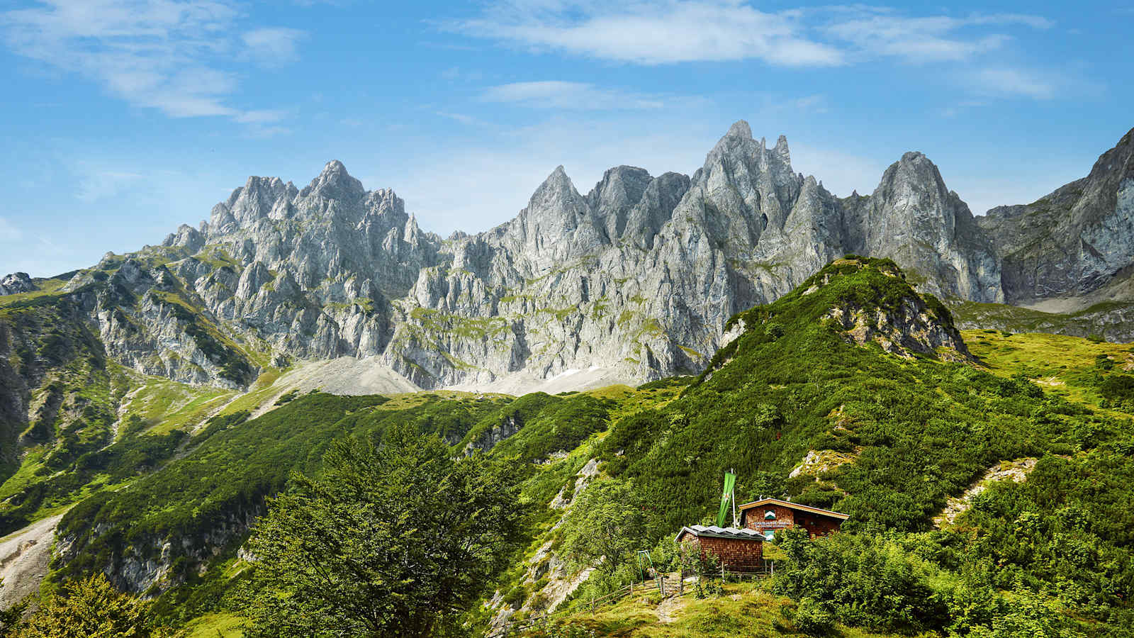 Ackerlhütte und Ackerlspitze, mit 2.329 m der zweithöchste Gipfel des Wilden Kaisers