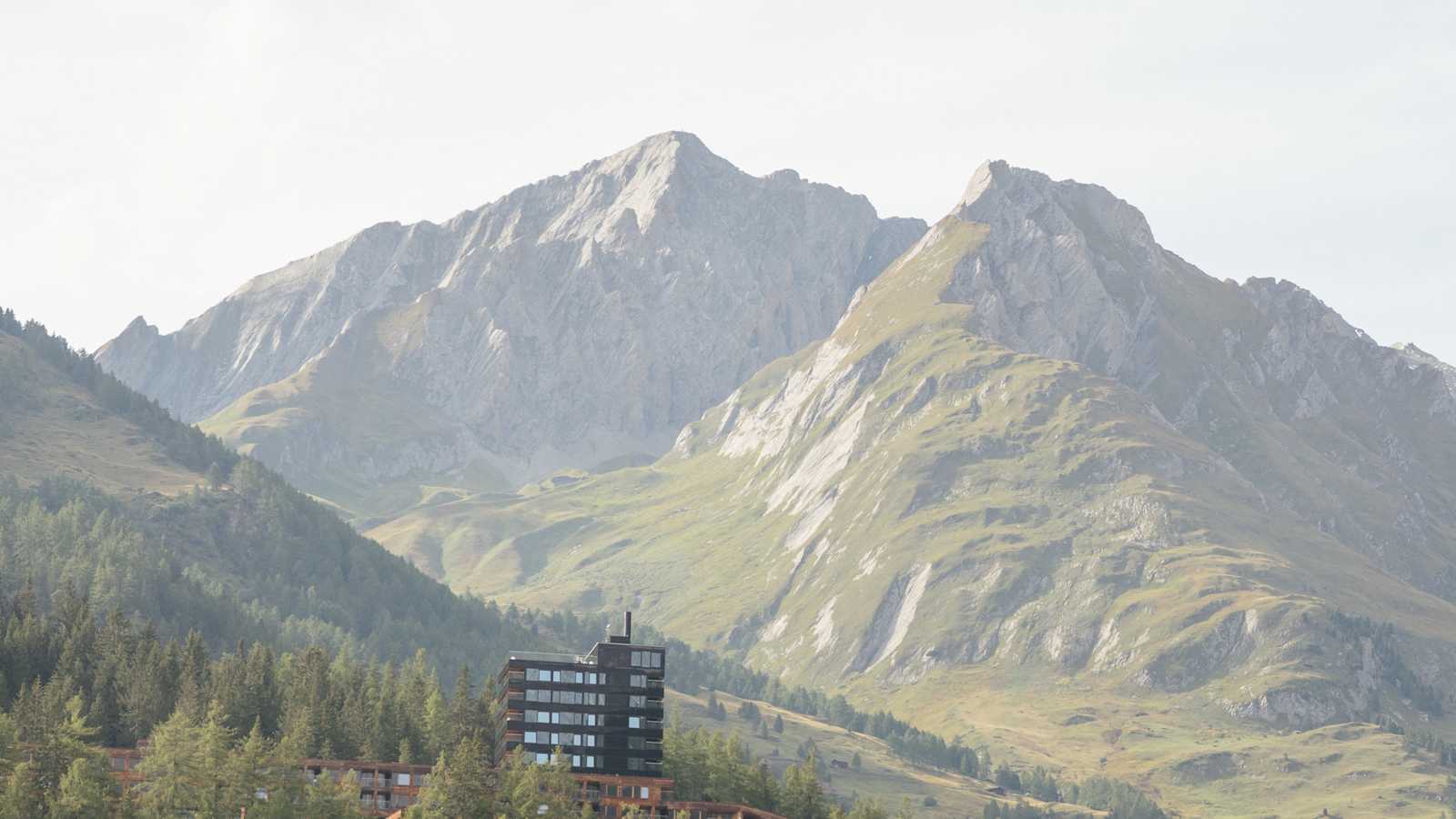 Das Gradonna ****S Mountain Resort liegt in beeindruckender Lage auf 1.350 Metern Seehöhe in Kals am Großglockner