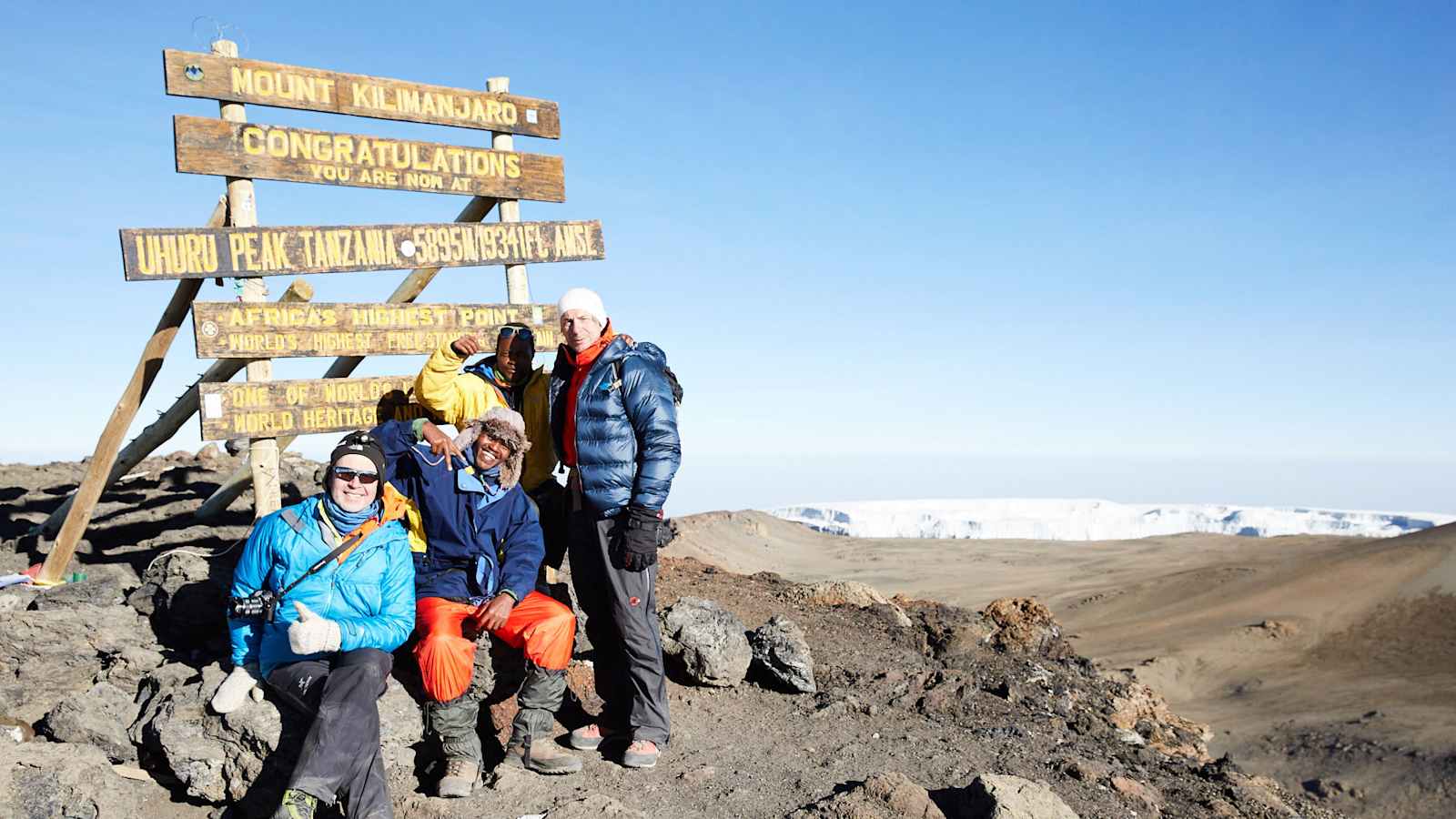 Christian Rainer und Klaus Haselböck am Gipfel des Kilimanjaro