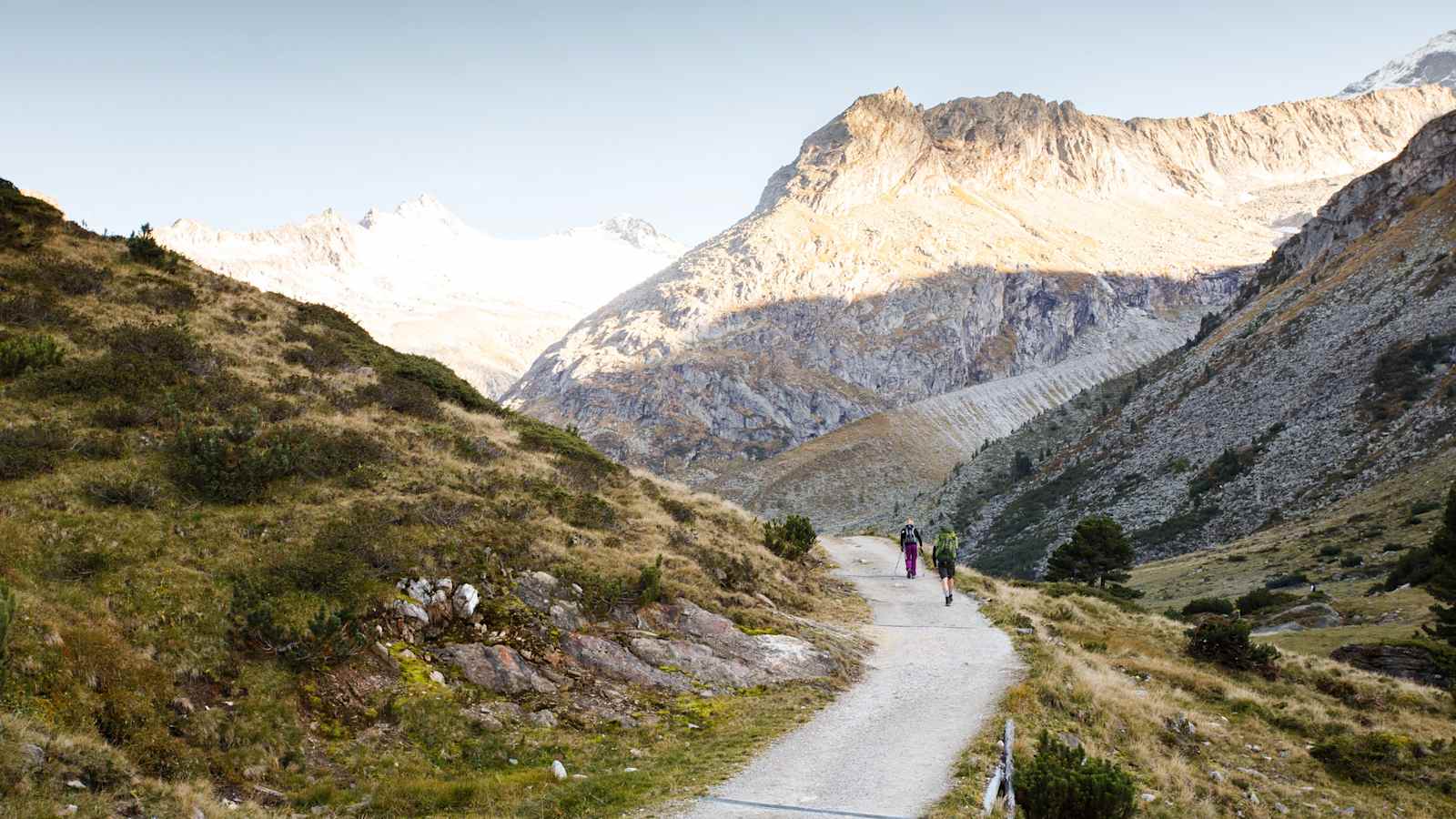 Das Staunen beginnt bereits im Zustieg zur Hütte.