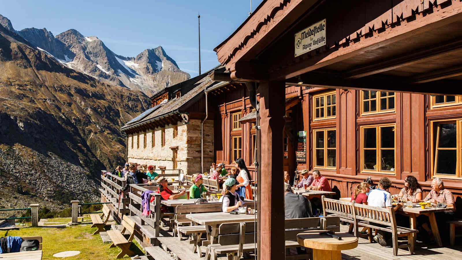 High Noon: Wenn die Sonne hoch am Himmel steht, schmeckt’s auf der Terrasse noch besser.