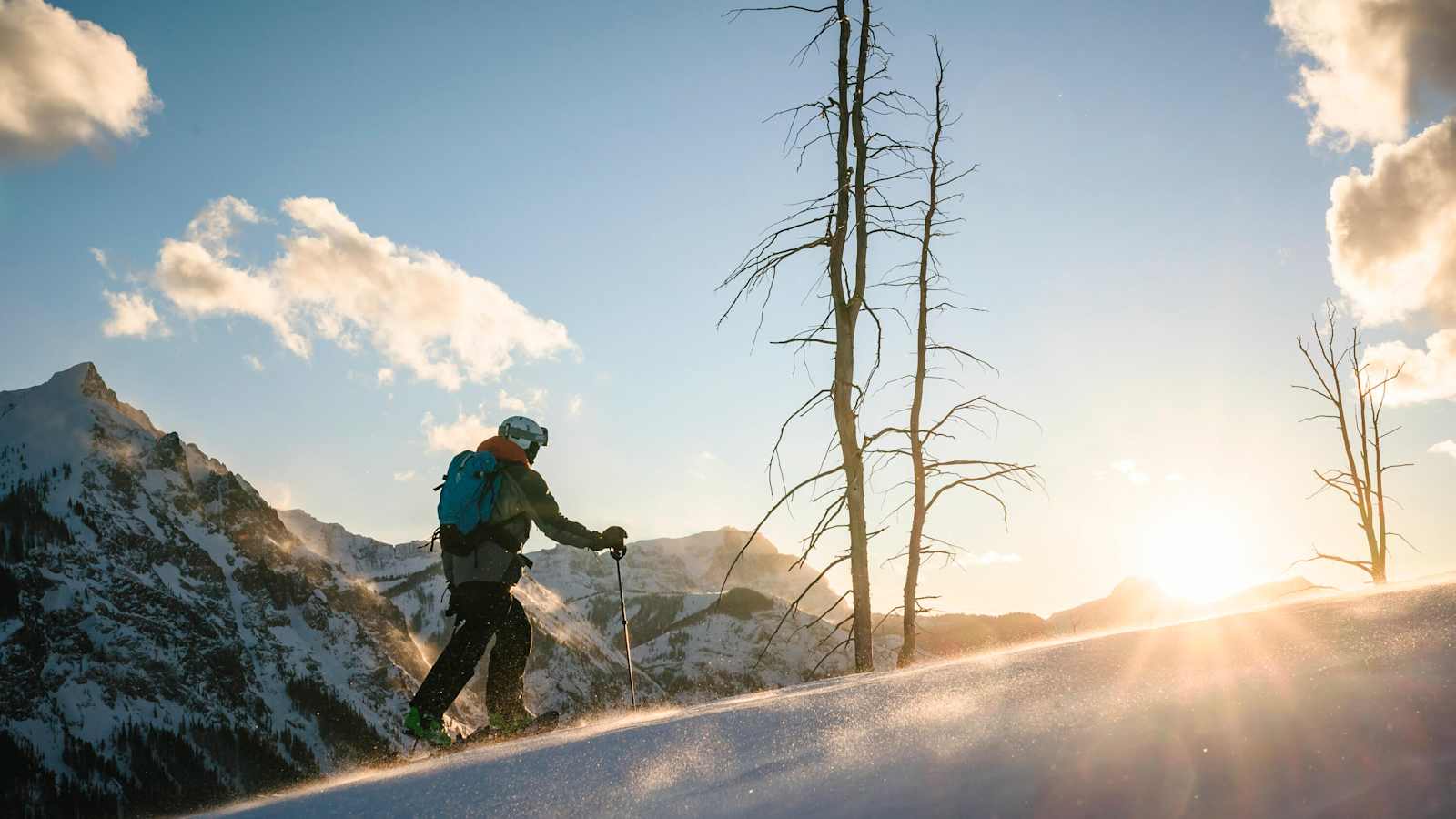 Auf Skitour im winterlichen Gelände 