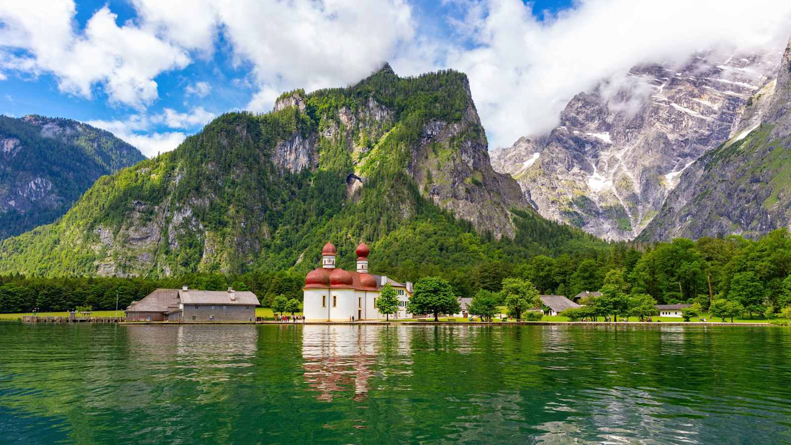 Die Kirche Sankt Bartholomä ist nur mit dem Schiff erreichbar