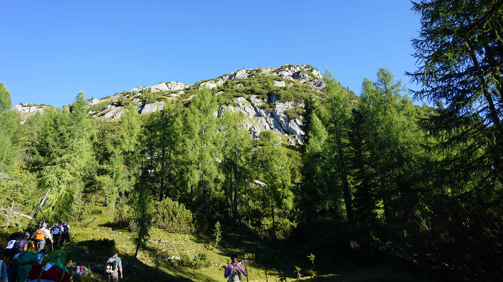 Wanderer auf dem Weg auf den Kufstein