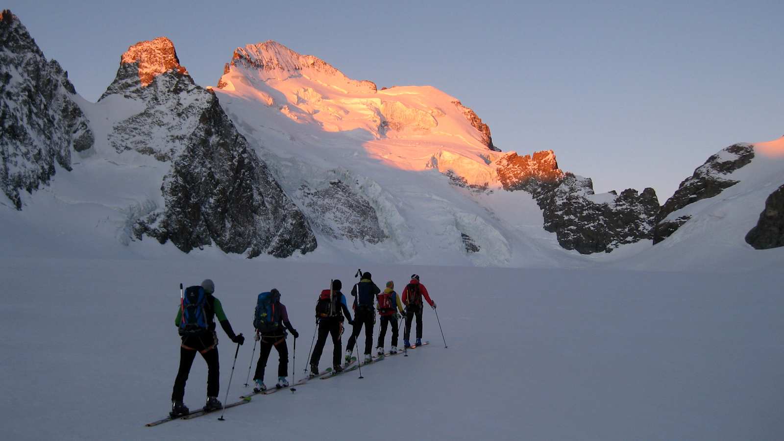 Im Aufstieg zum Dome de Neige des Ecrins (4.015 m) in der Dauphine-Gruppe, Frankreich