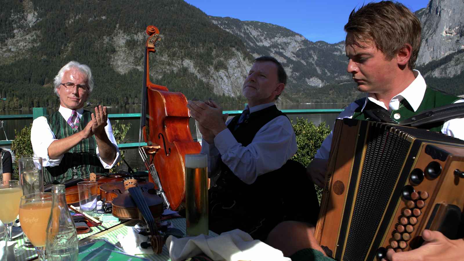 Traditionelle Volksmusik vor dem malerischen Ambiente des Altausseer Sees