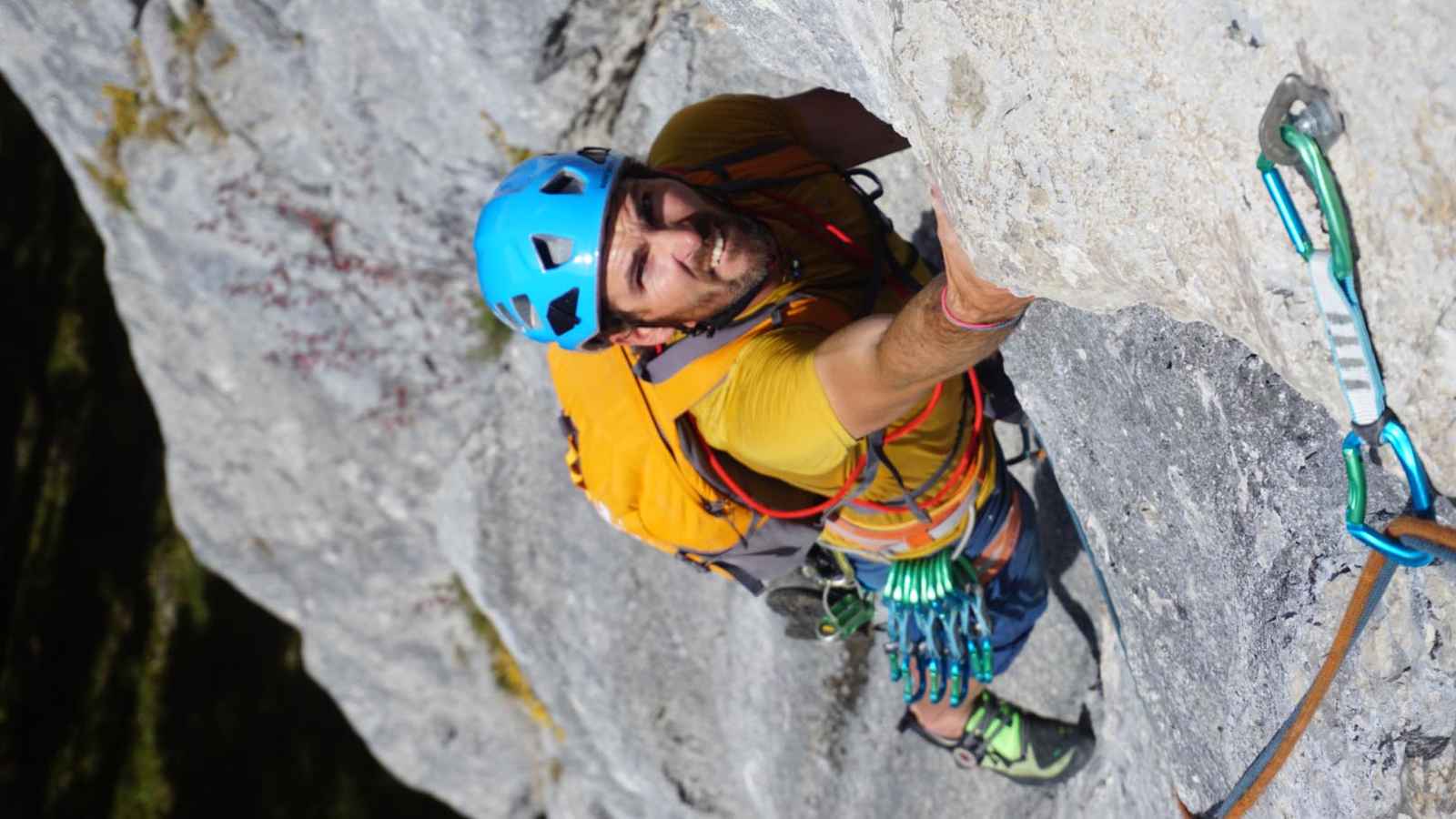 Die Produkte von Austrialpin kommen häufig in der Vertikalen zum Einsatz. Etwa bei Alpinist und Bergführer Roli Striemitzer.