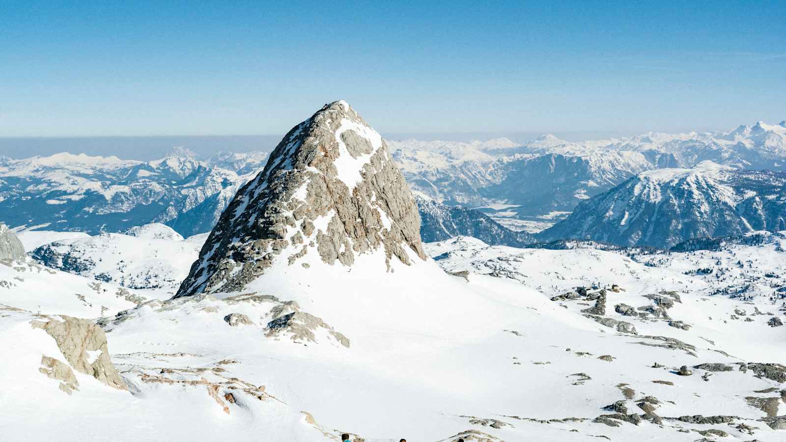 Mit den Schneeschuhen von Hütte zu Hütte und über das Hochplateau am Dachstein