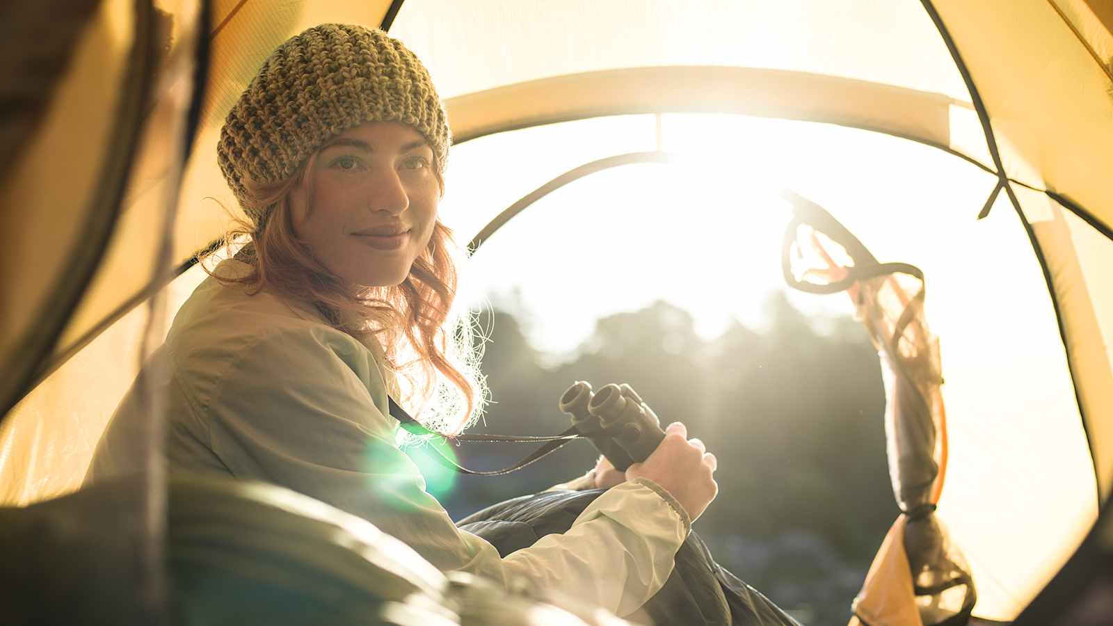 Mit Blick durch das Fernglas entdeckt man die Tier- und Pflanzenwelt aus einer ganz neuen Perspektive. 