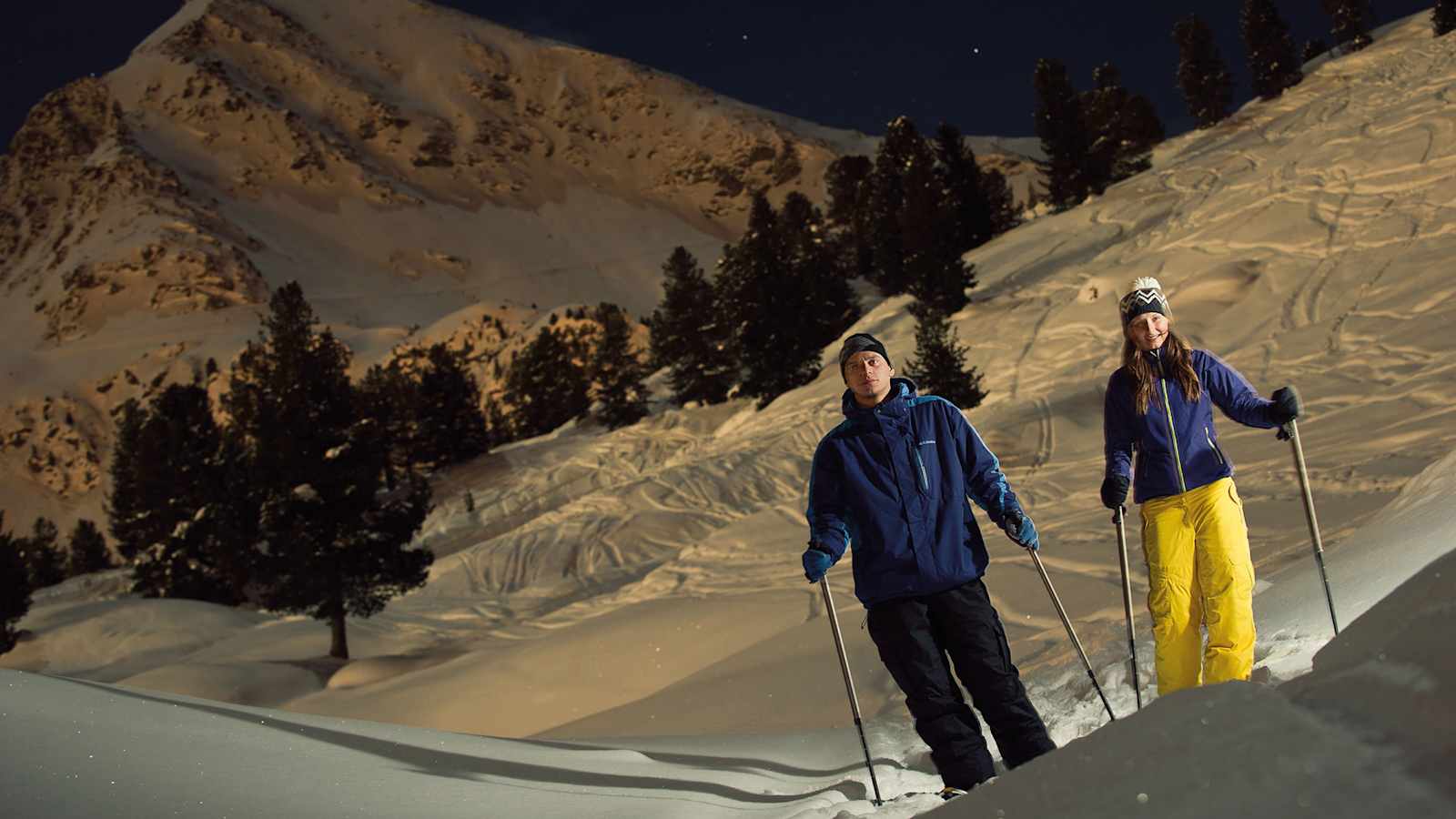 Mit Schneeschuhen durch die Nacht