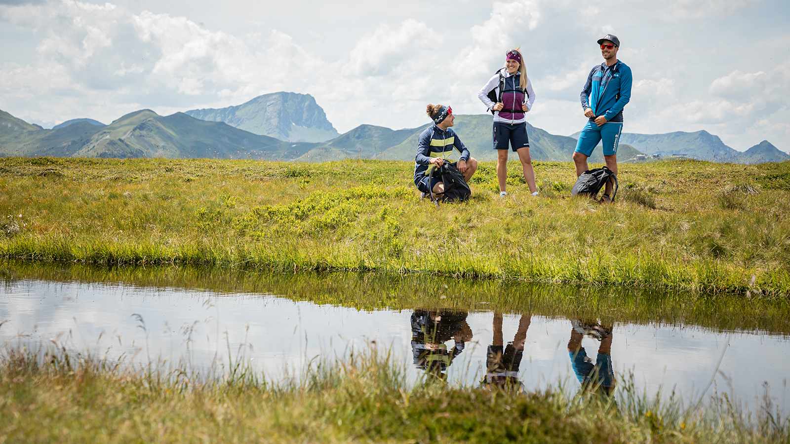 Wer sich gerne draußen bewegt findet das ideale Outfit beim Outdoor-Spezialisten Martini Sportswear.