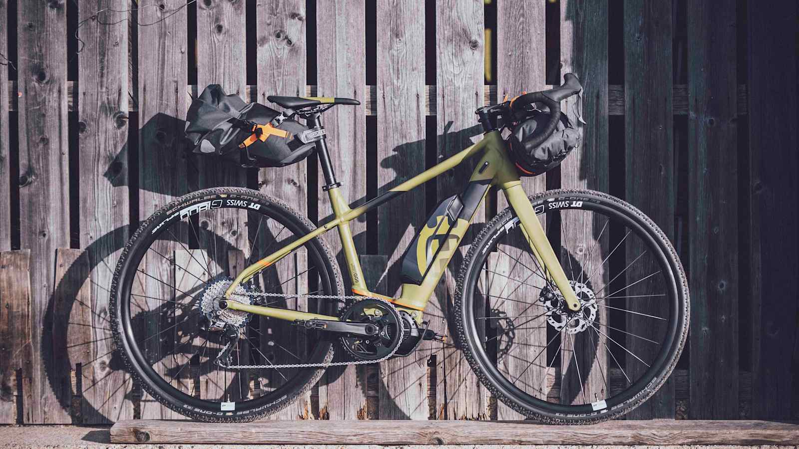 Mit wasserdichten Packsäcken am Bike ist man für jedes Wetter gerüstet.