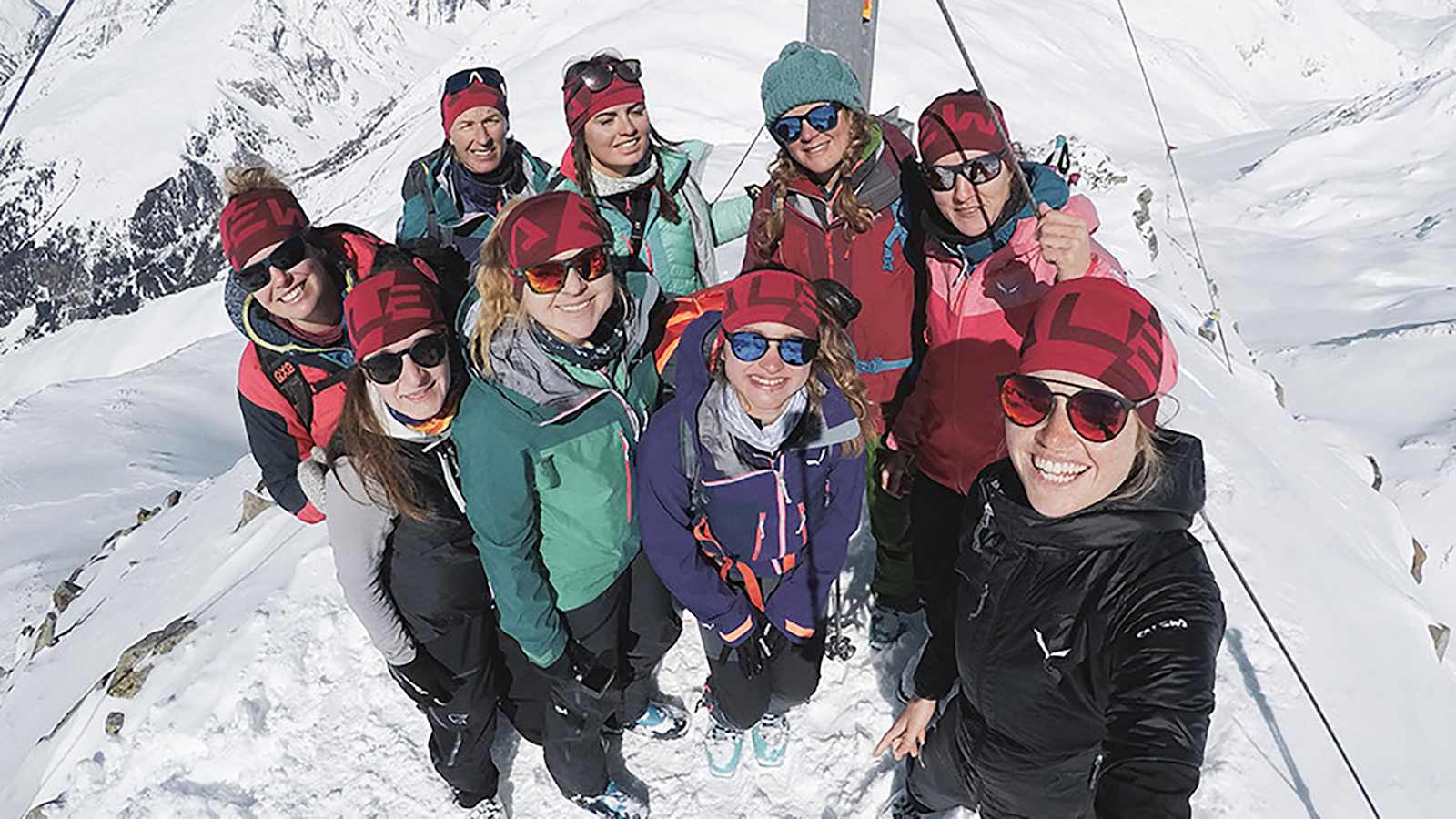 Auch am Weltfrauentag trommelte Salewa 9 starke, motivierte Frauen zusammen, um das Projekt #SALEWA3000 zu besteigen. 