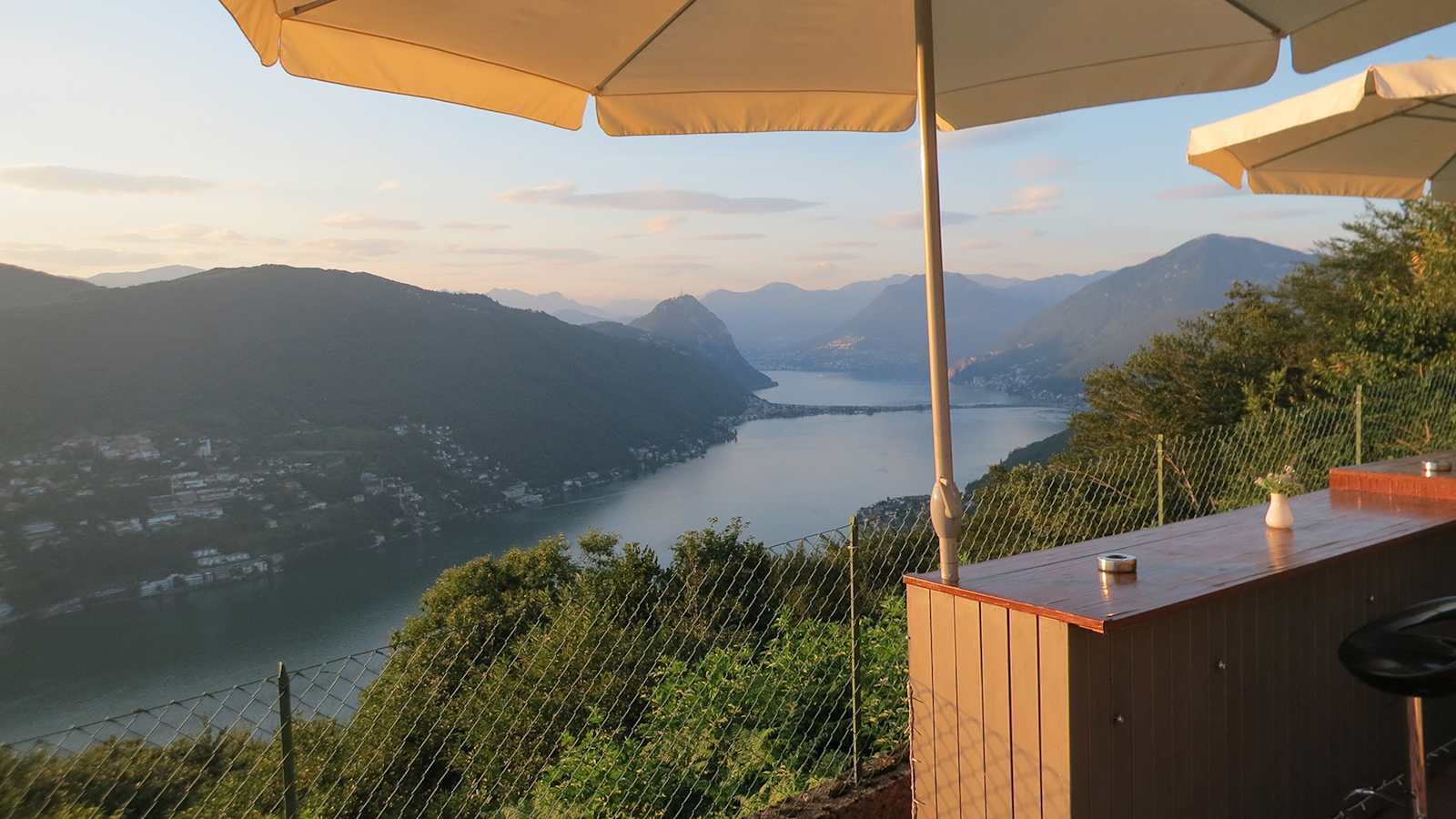 Eine wahre Belohnung ist die eindrückliche Panorama-Terrasse im Hotel Serpiano.