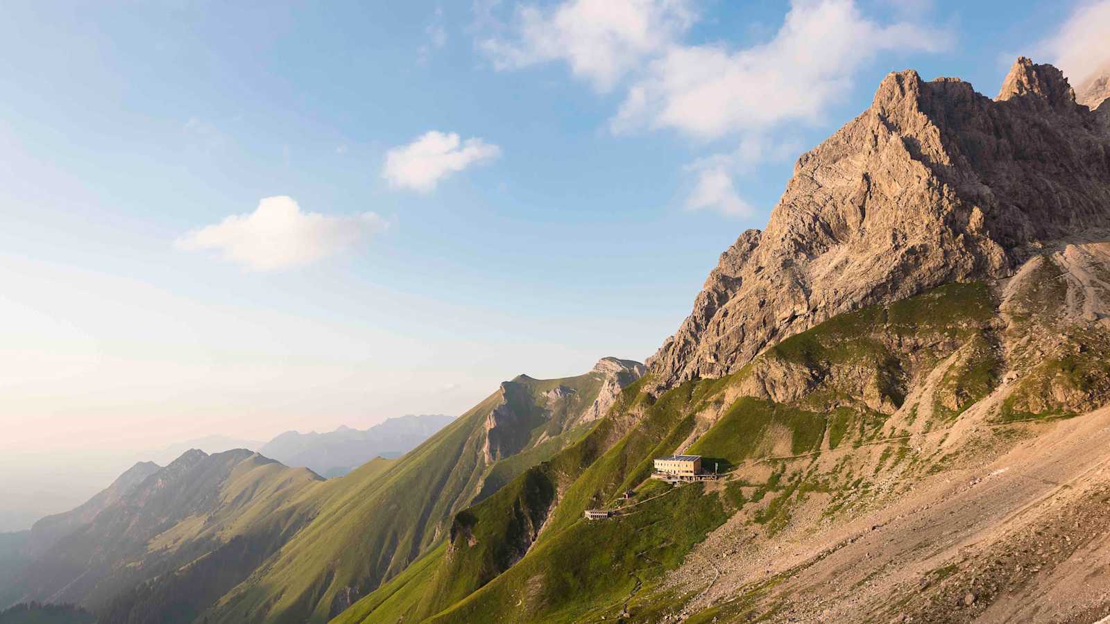 Das Waltenberger Haus am Fuße von Mädelegabel und Trettachspitze